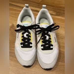 Used PUMA R22 women’s sneaker size 9.